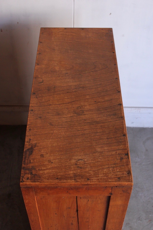 ダイヤガラスの戸棚