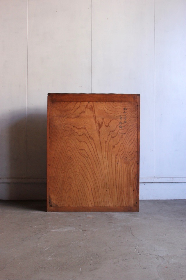 ダイヤガラスの戸棚