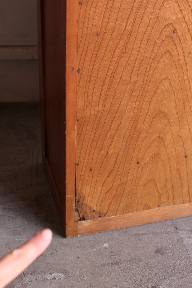 ダイヤガラスの戸棚