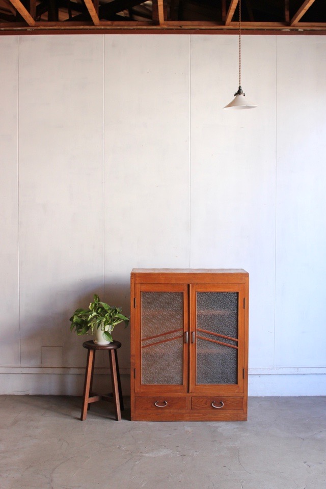 ダイヤガラスの戸棚