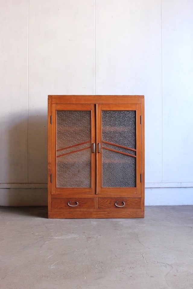 ダイヤガラスの戸棚