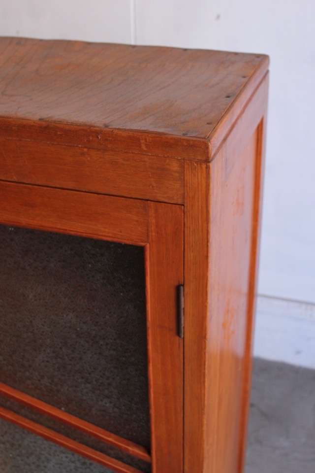 ダイヤガラスの戸棚