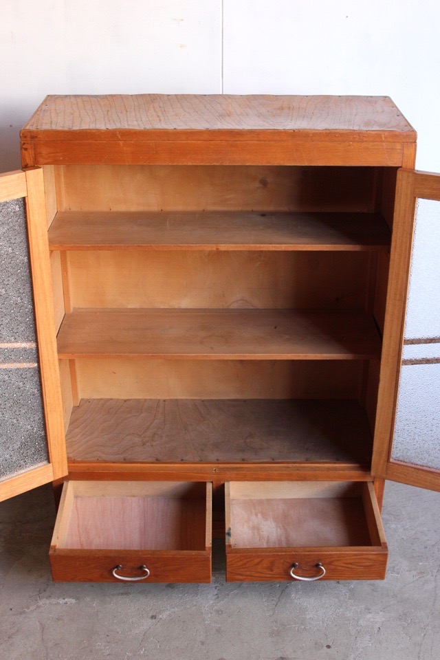 ダイヤガラスの戸棚