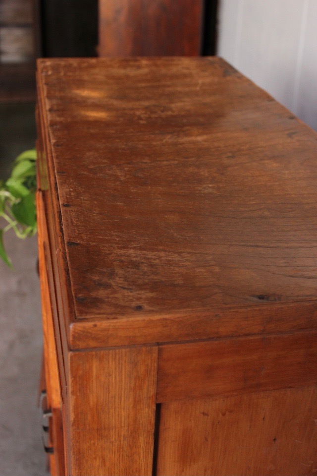 ダイヤガラスの戸棚