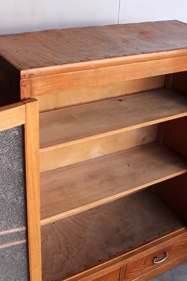 ダイヤガラスの戸棚