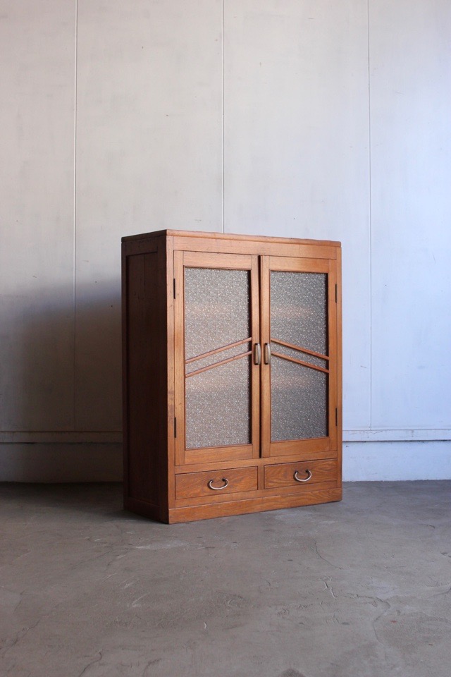 ダイヤガラスの戸棚