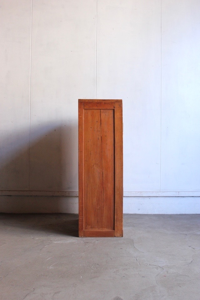 ダイヤガラスの戸棚