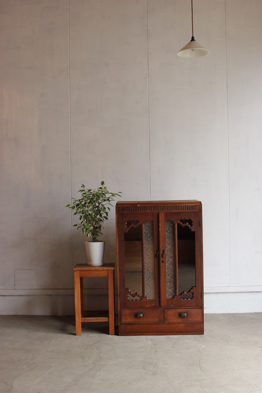 小さめガラス戸棚 | 全ての商品 - 古家具古道具 そうすけ