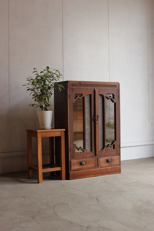 小さめガラス戸棚 | 全ての商品 - 古家具古道具 そうすけ