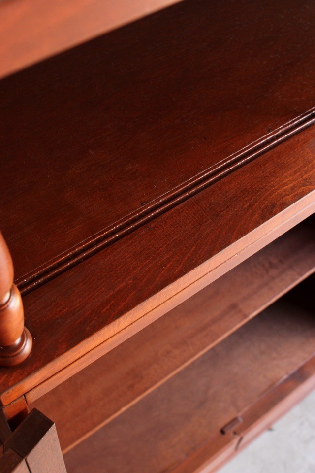 モールガラスの戸棚