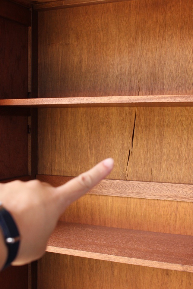 モールガラスの戸棚