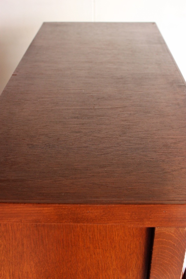 モールガラスの戸棚