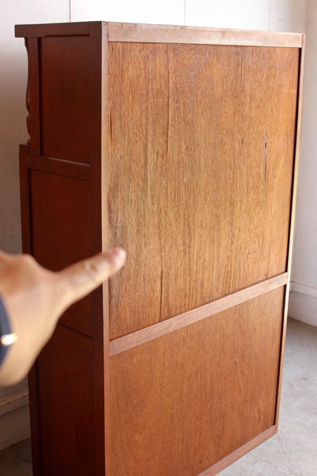 モールガラスの戸棚