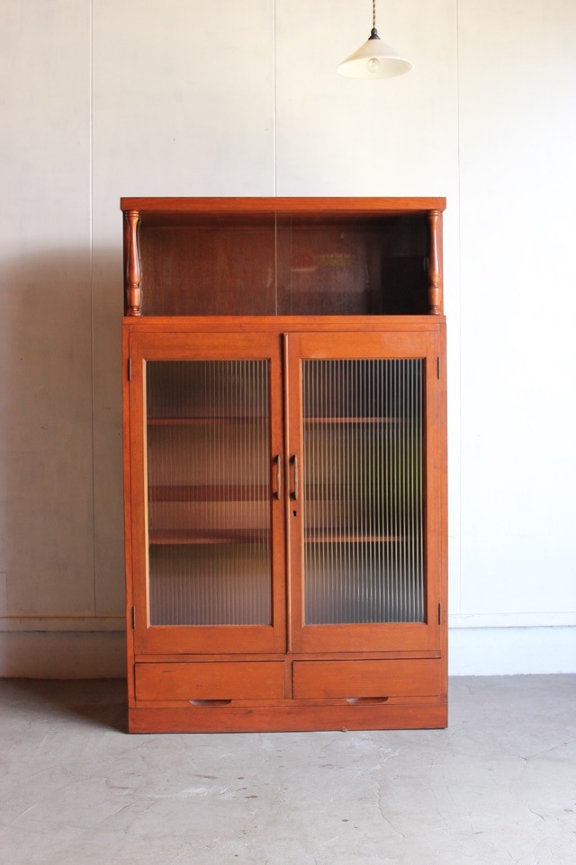 モールガラスの戸棚