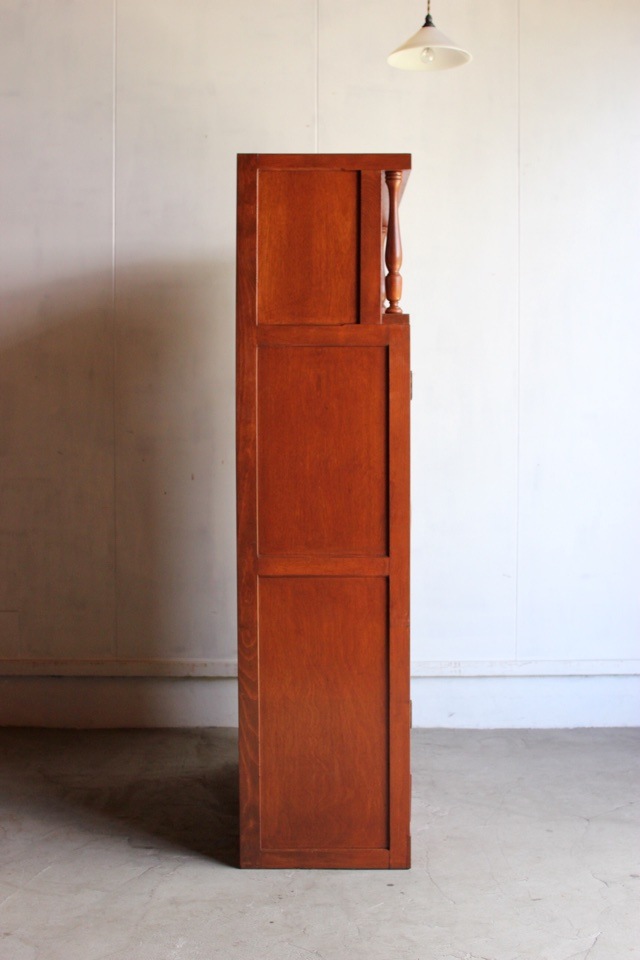 モールガラスの戸棚