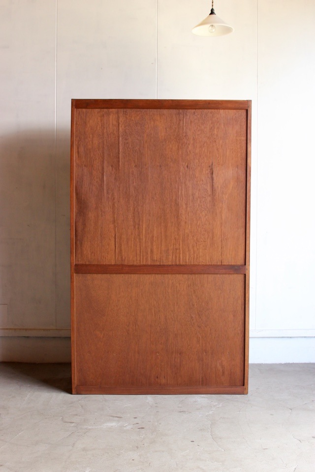 モールガラスの戸棚