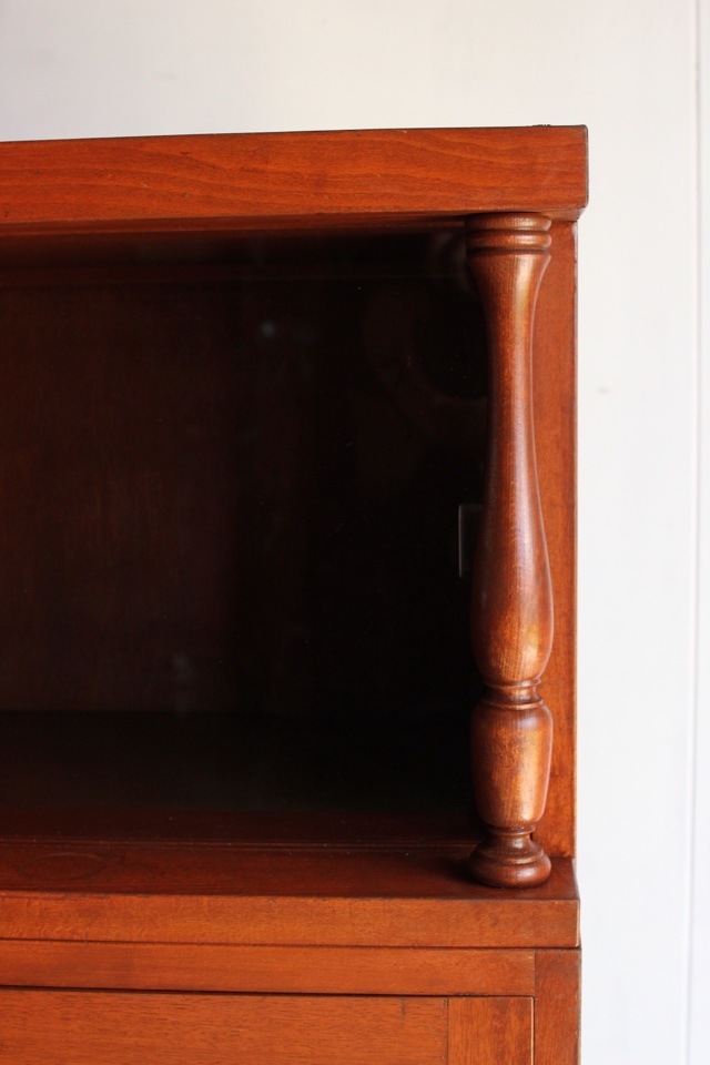 モールガラスの戸棚