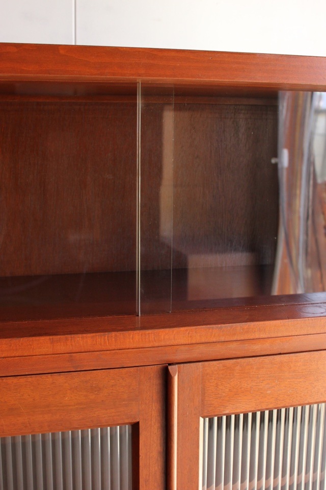 モールガラスの戸棚