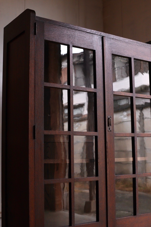 ガラス戸棚