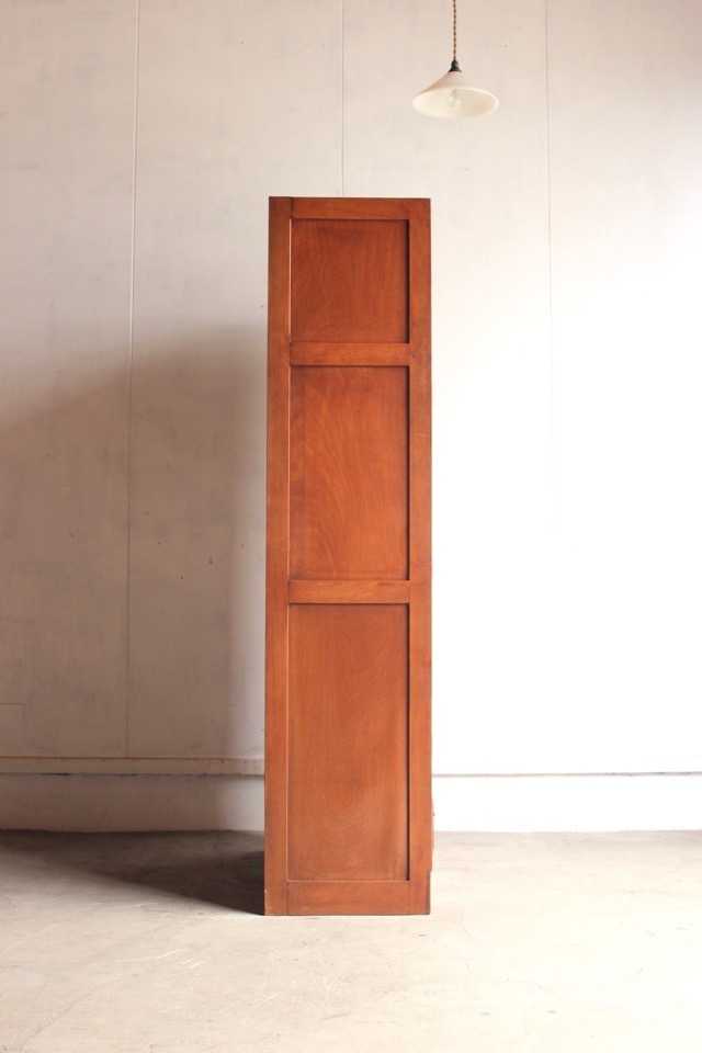 モールガラスの戸棚