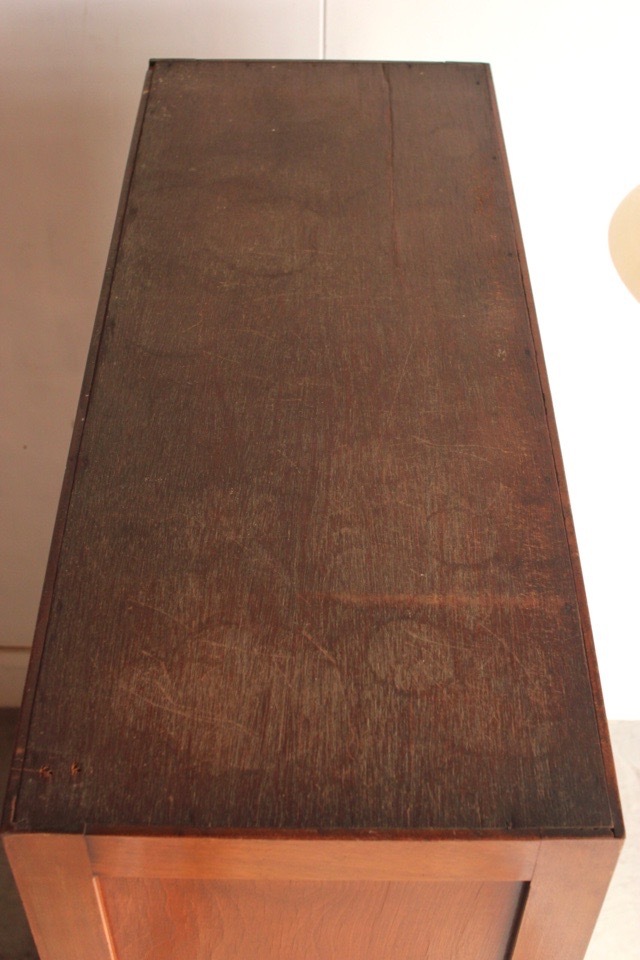 モールガラスの戸棚