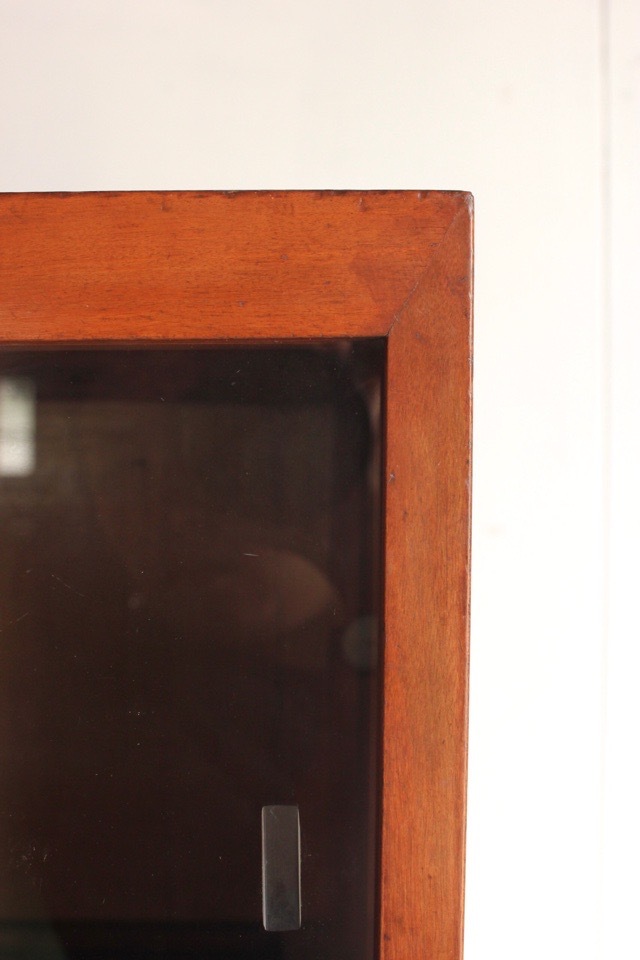 モールガラスの戸棚