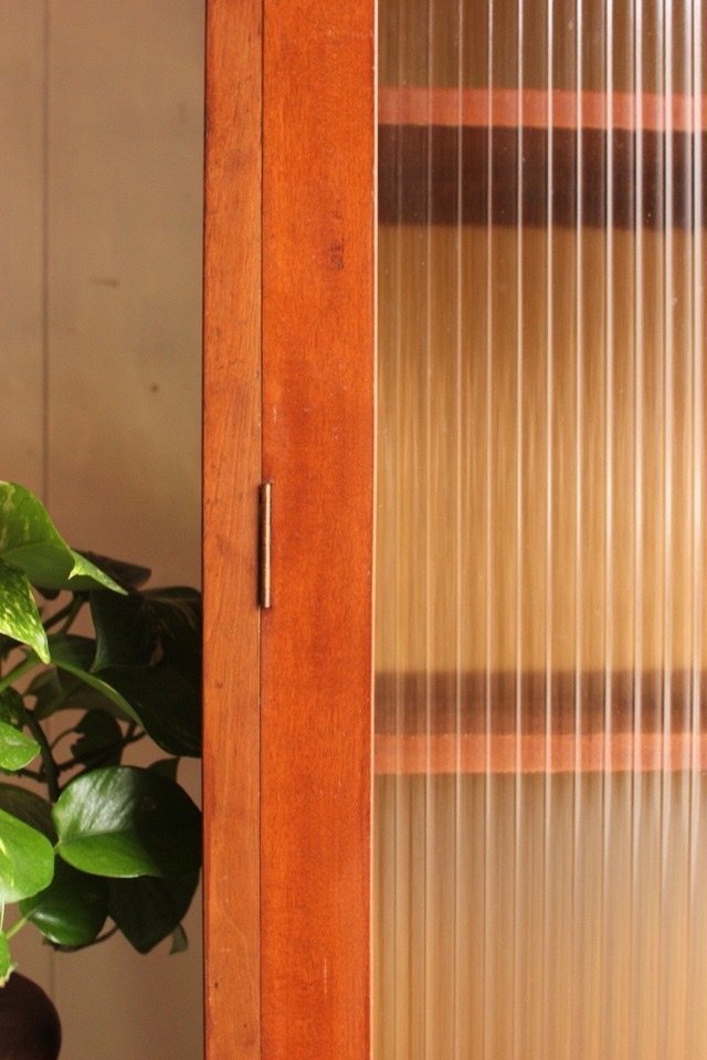 モールガラスの戸棚