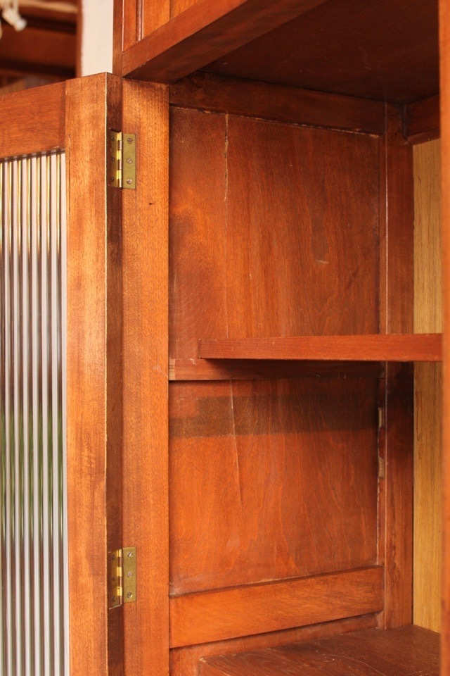 モールガラスの戸棚