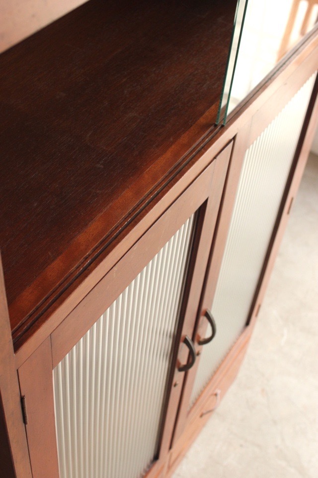 モールガラスの戸棚