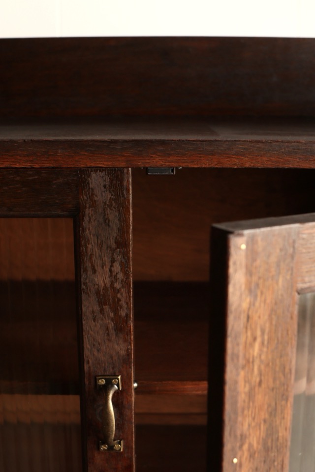 モールガラスの戸棚