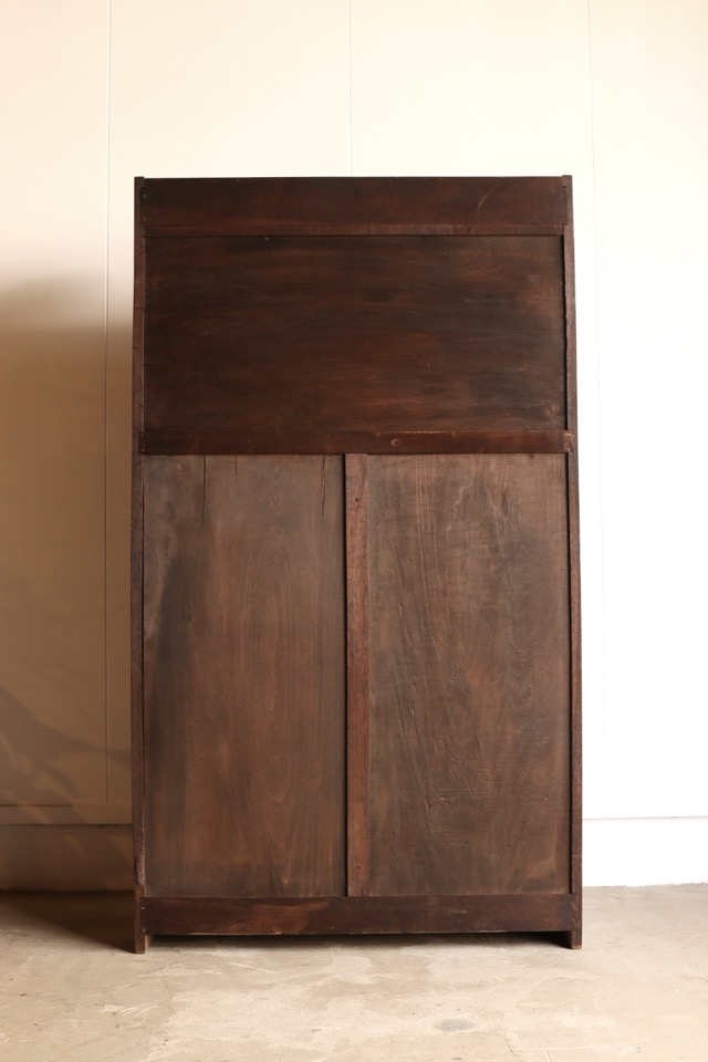 モールガラスの戸棚