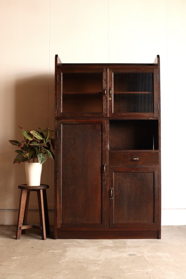 モールガラスの戸棚