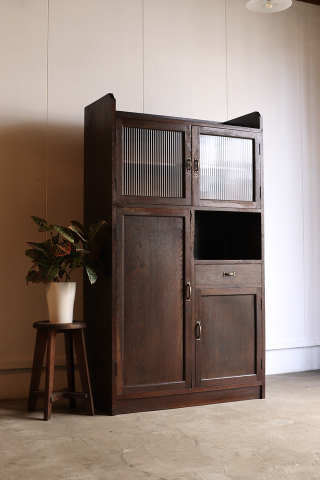 モールガラスの戸棚