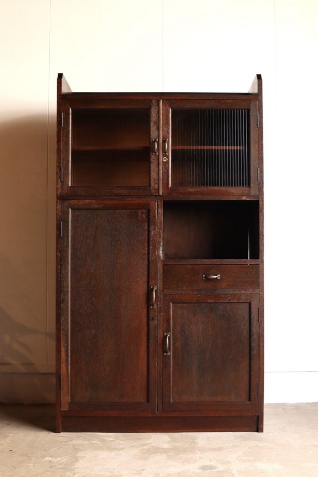 モールガラスの戸棚