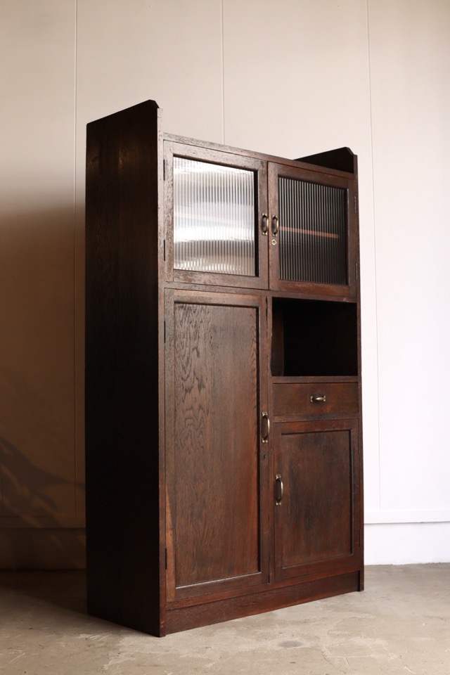 モールガラスの戸棚