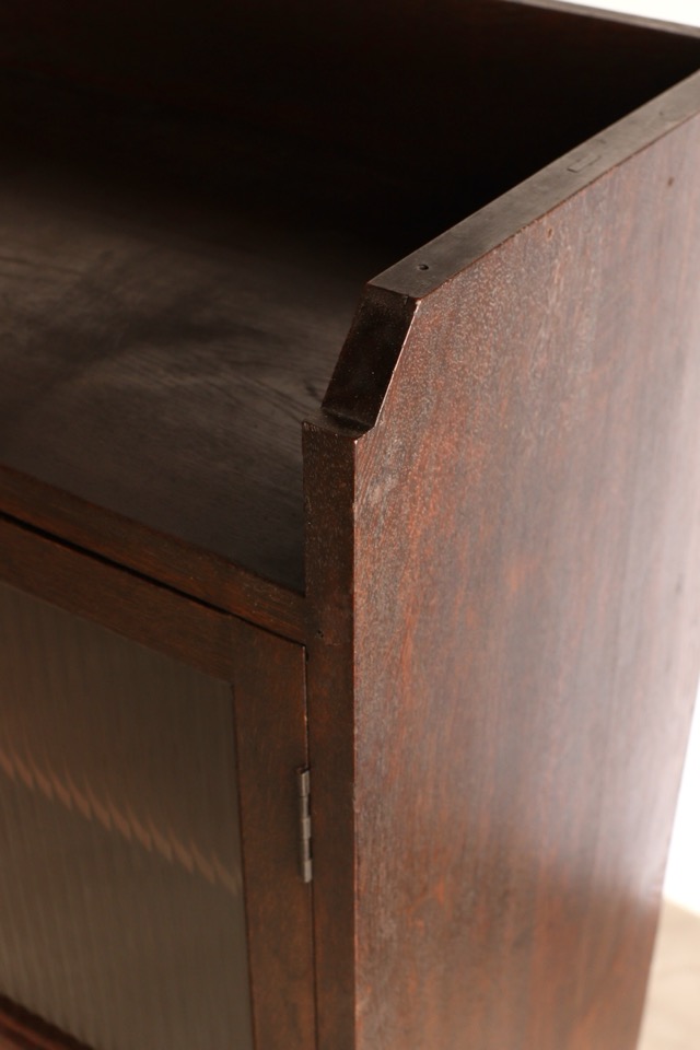 モールガラスの戸棚