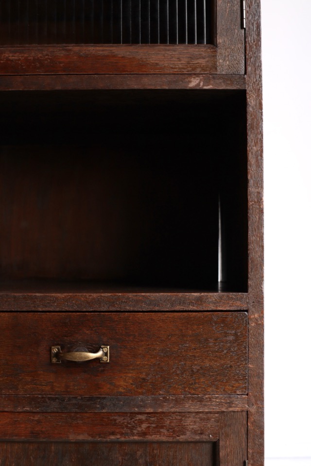 モールガラスの戸棚