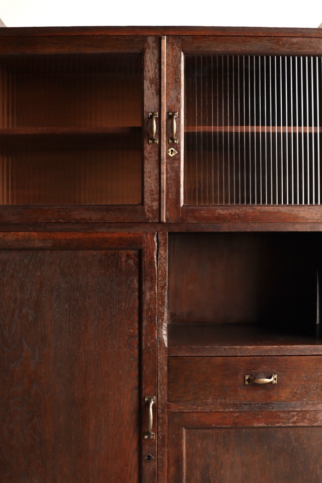 モールガラスの戸棚