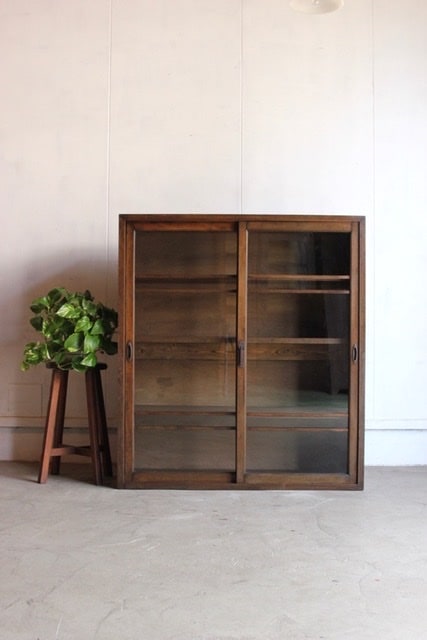 ガラス引戸棚 | 全ての商品 - 古家具古道具 そうすけ