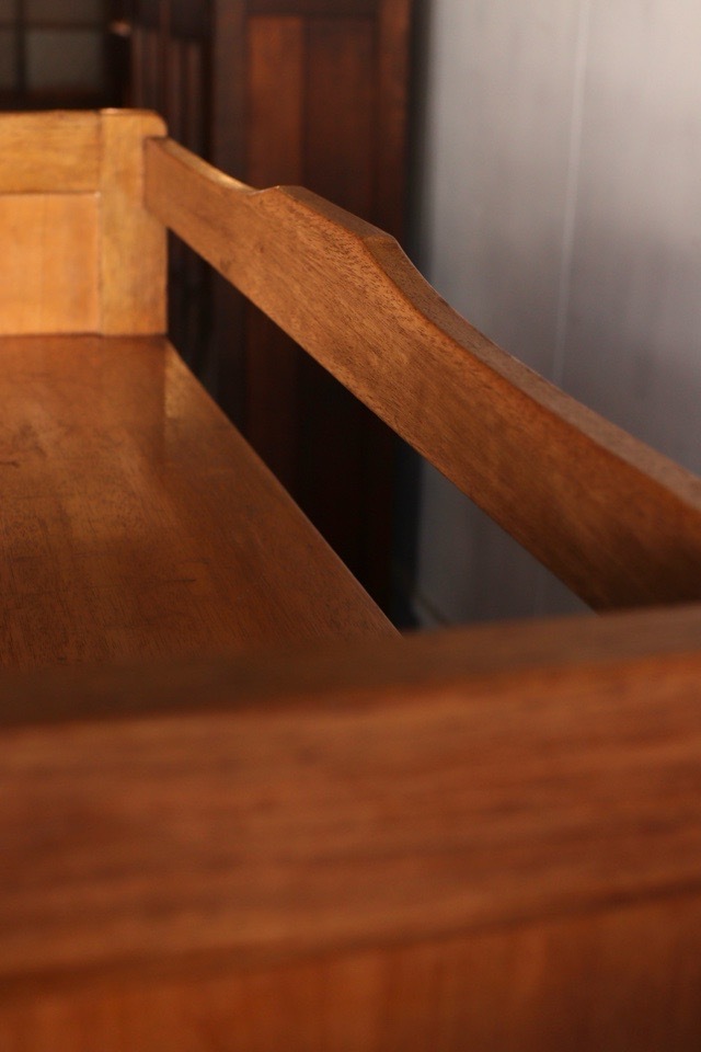 ダイヤガラスの戸棚