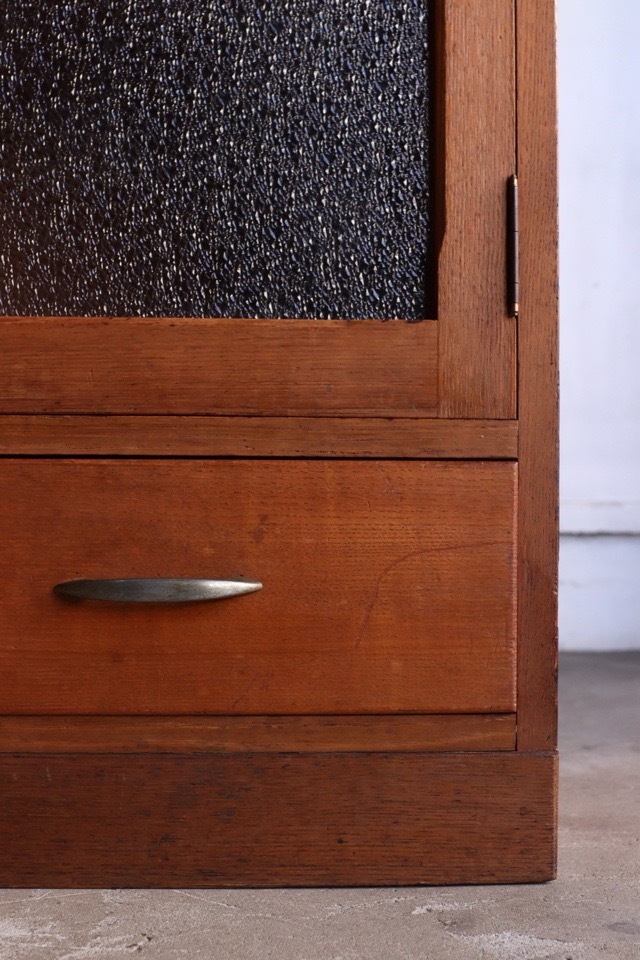 ダイヤガラスの戸棚