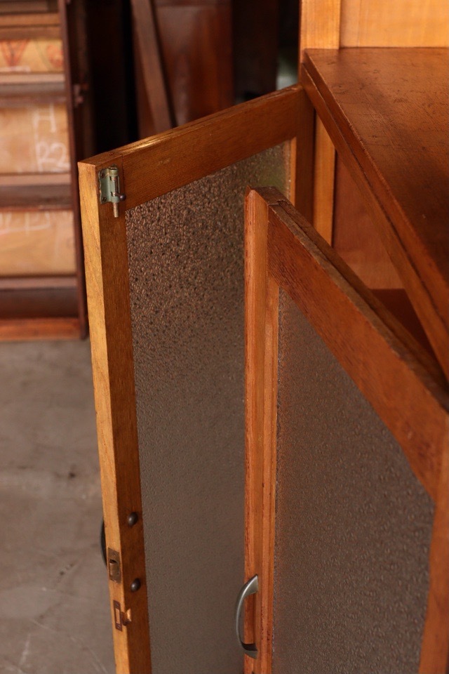 ダイヤガラスの戸棚