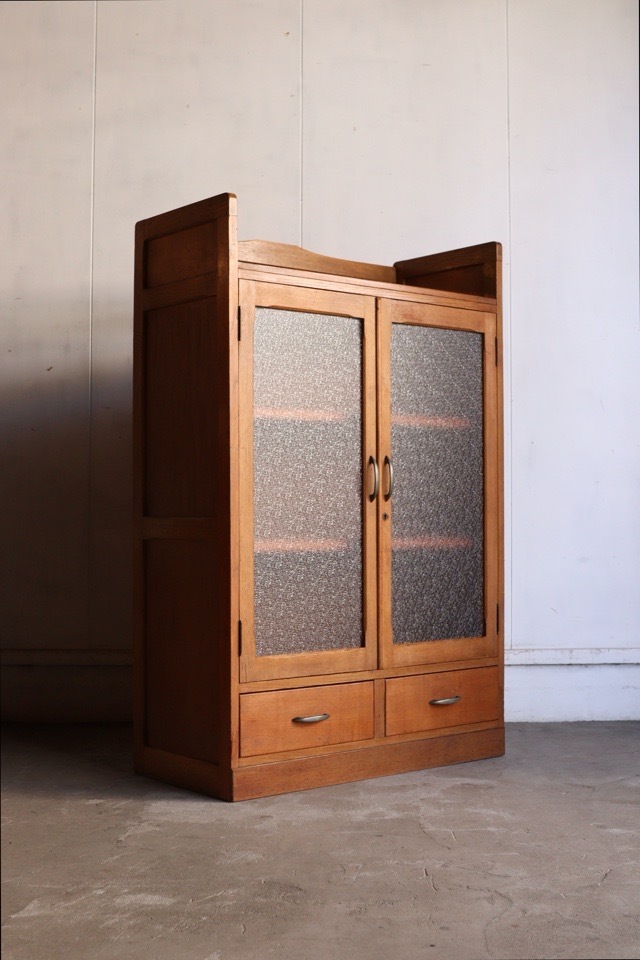 ダイヤガラスの戸棚