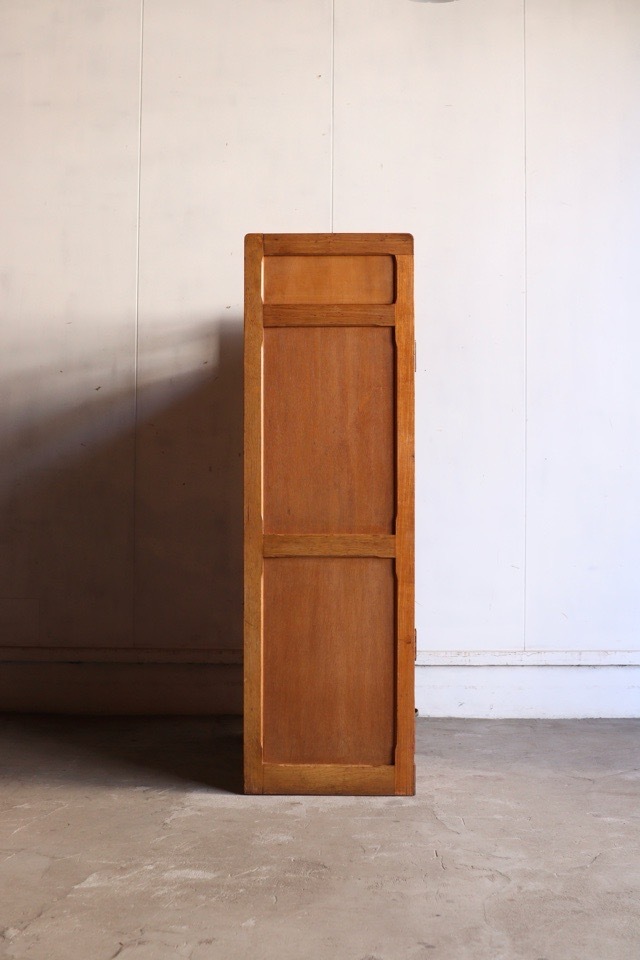 ダイヤガラスの戸棚