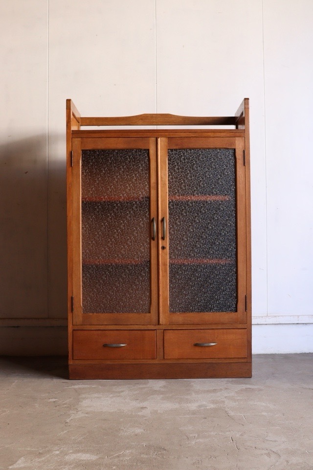 ダイヤガラスの戸棚