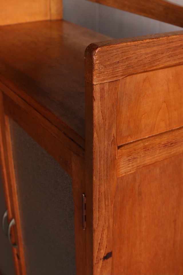 ダイヤガラスの戸棚