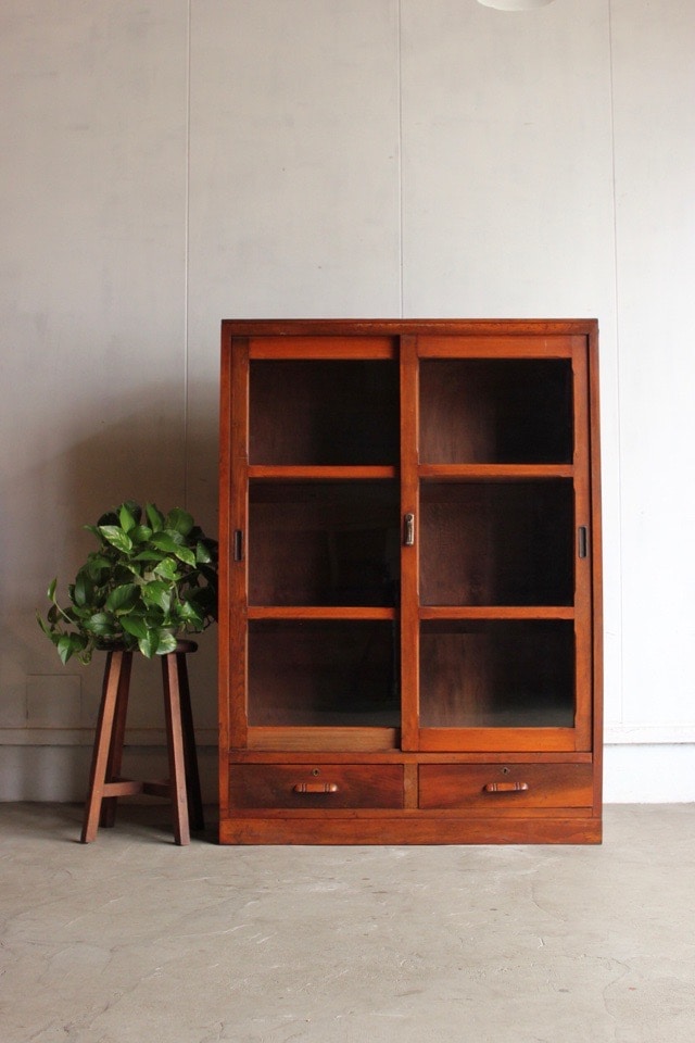 ガラス引戸棚 | 全ての商品 - 古家具古道具 そうすけ