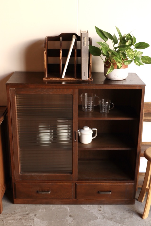 モールガラスの引戸棚 | 全ての商品 - 古家具古道具 そうすけ