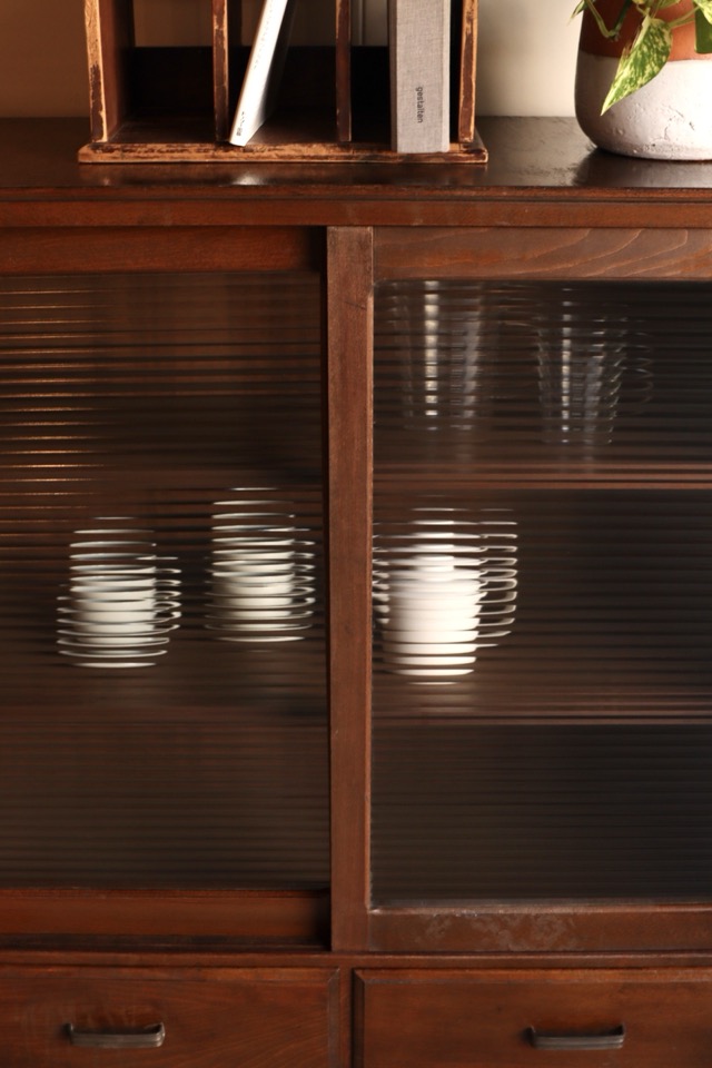 モールガラスの引戸棚 | 全ての商品 - 古家具古道具 そうすけ