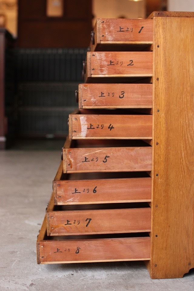 8段の小引出し